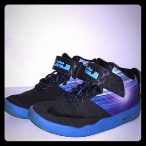 lebron james galaxy shoes